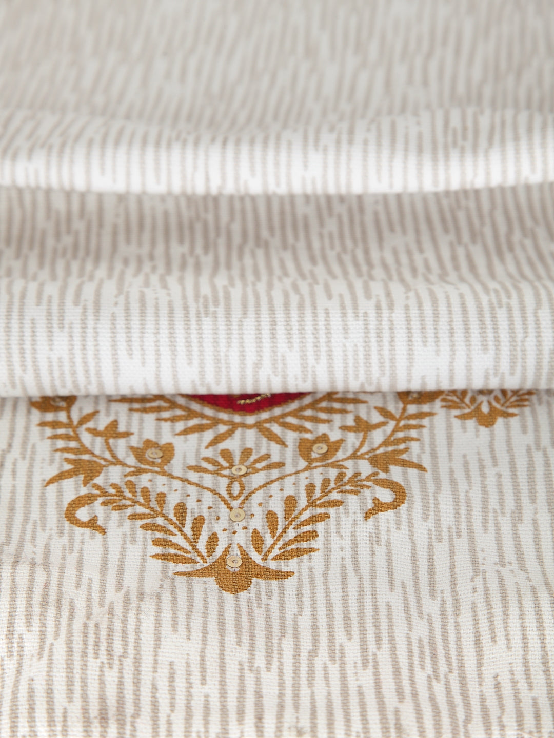 Blanc9 Traditional Paisley Hand Embroidered 4/6 Seater Cotton Table Runner