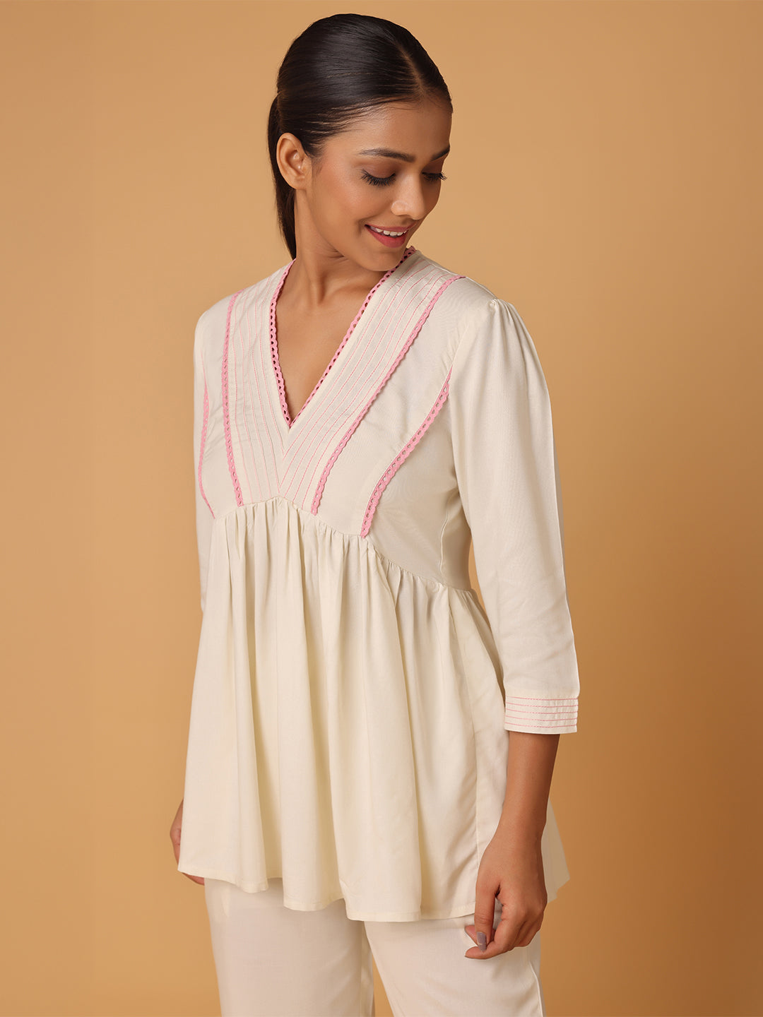 Off-White Nightwear With Contrast Pink Lace At Yoke
