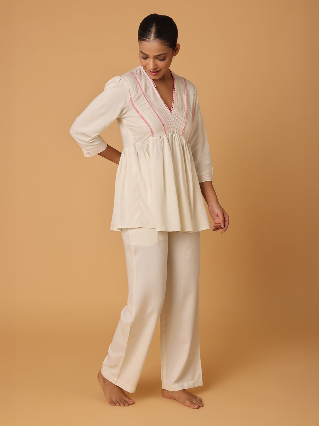 Off-White Nightwear With Contrast Pink Lace At Yoke