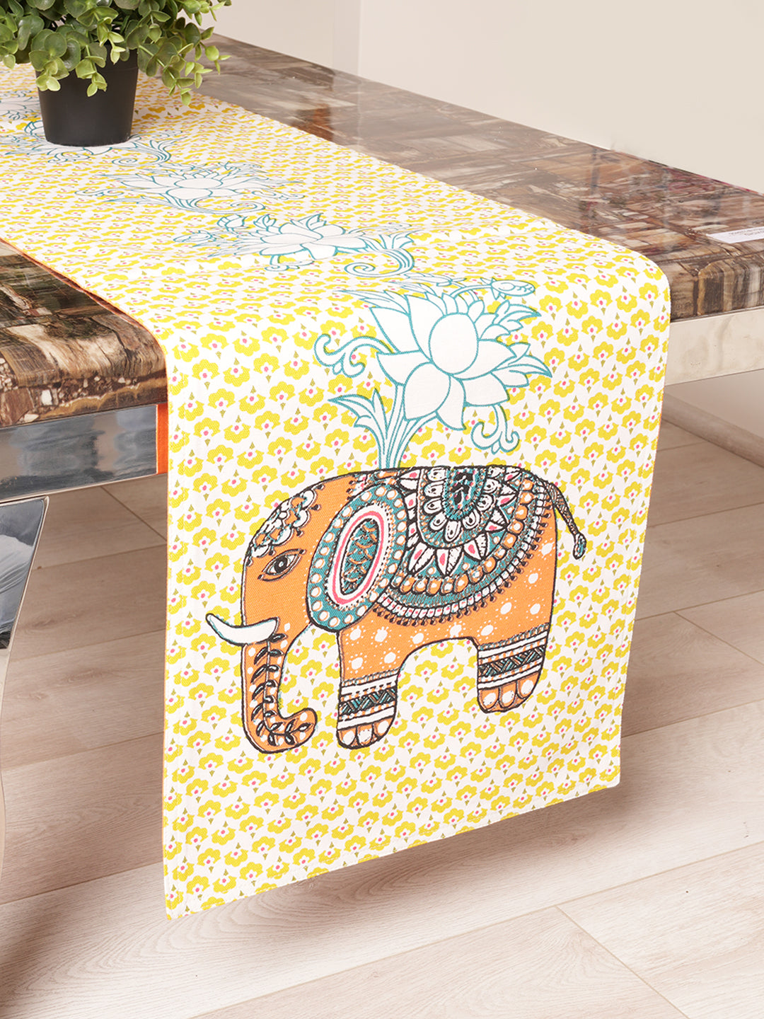 Gerua Cotton Table Runner with 6 Matching Placemats