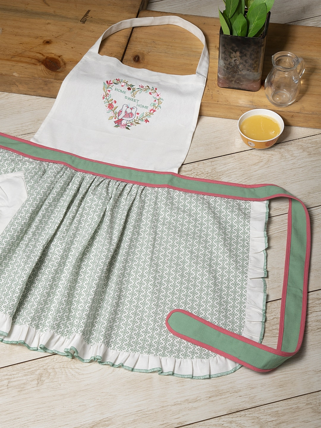 Blanc9 Love Birds Embroidered Apron