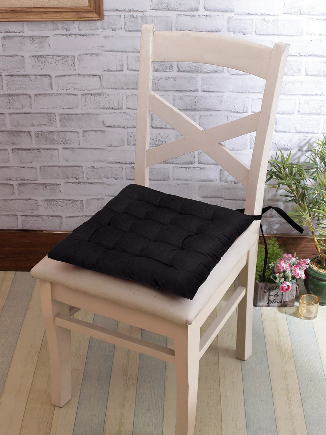 Black Lace Chair Pad