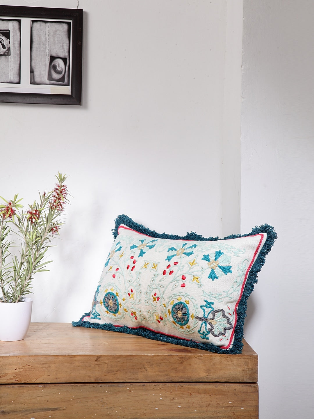 Blanc9 Exclusive Crewel Embroidered Cushion Cover with Filler 30x50cm