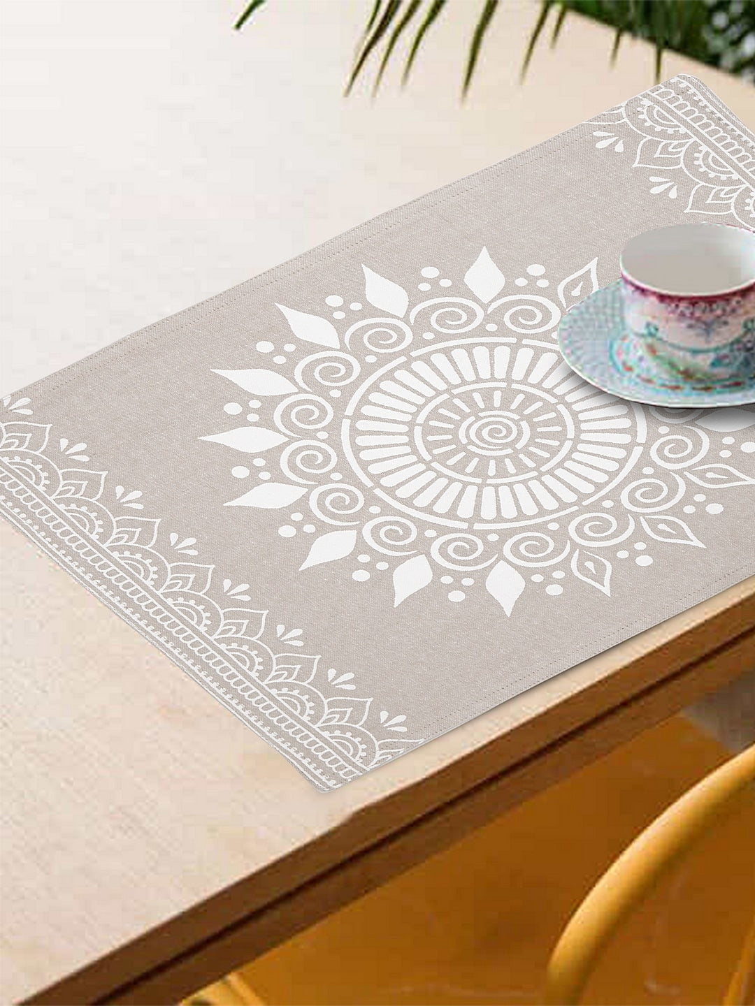 Blanc9 Set of 8 Medallion Placemats