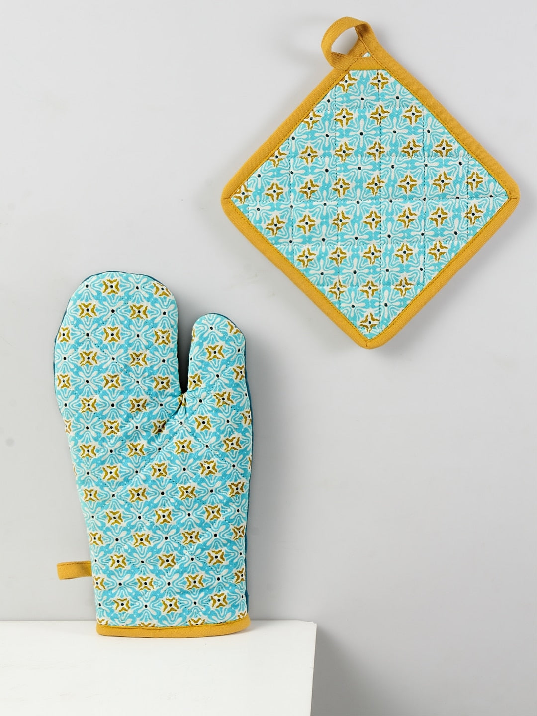 Blanc9 Queen of the Kitchen- Set of Printed Oven Mitt & Potholder