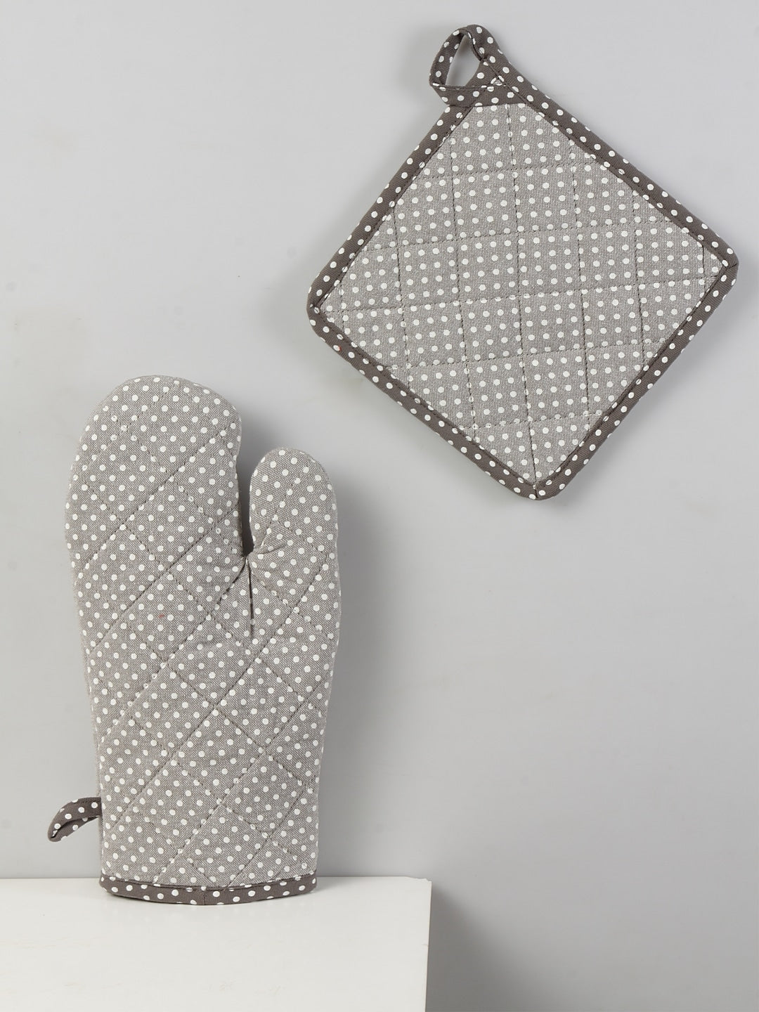 Blanc9 Set of Chambray Embroidered Oven Mitt & Potholder