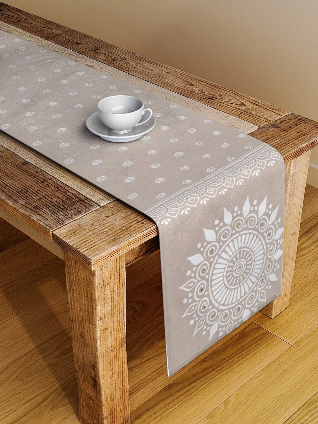 Blanc9 Medallion 4/6 Seater Cotton Table Runner