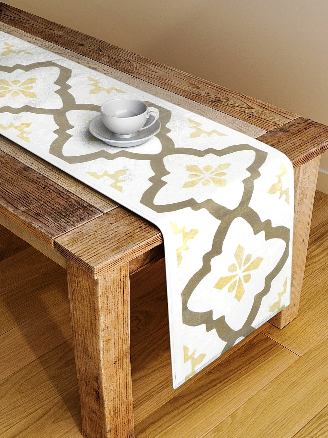Trefoil 4/6 Seater Cotton Table Runner