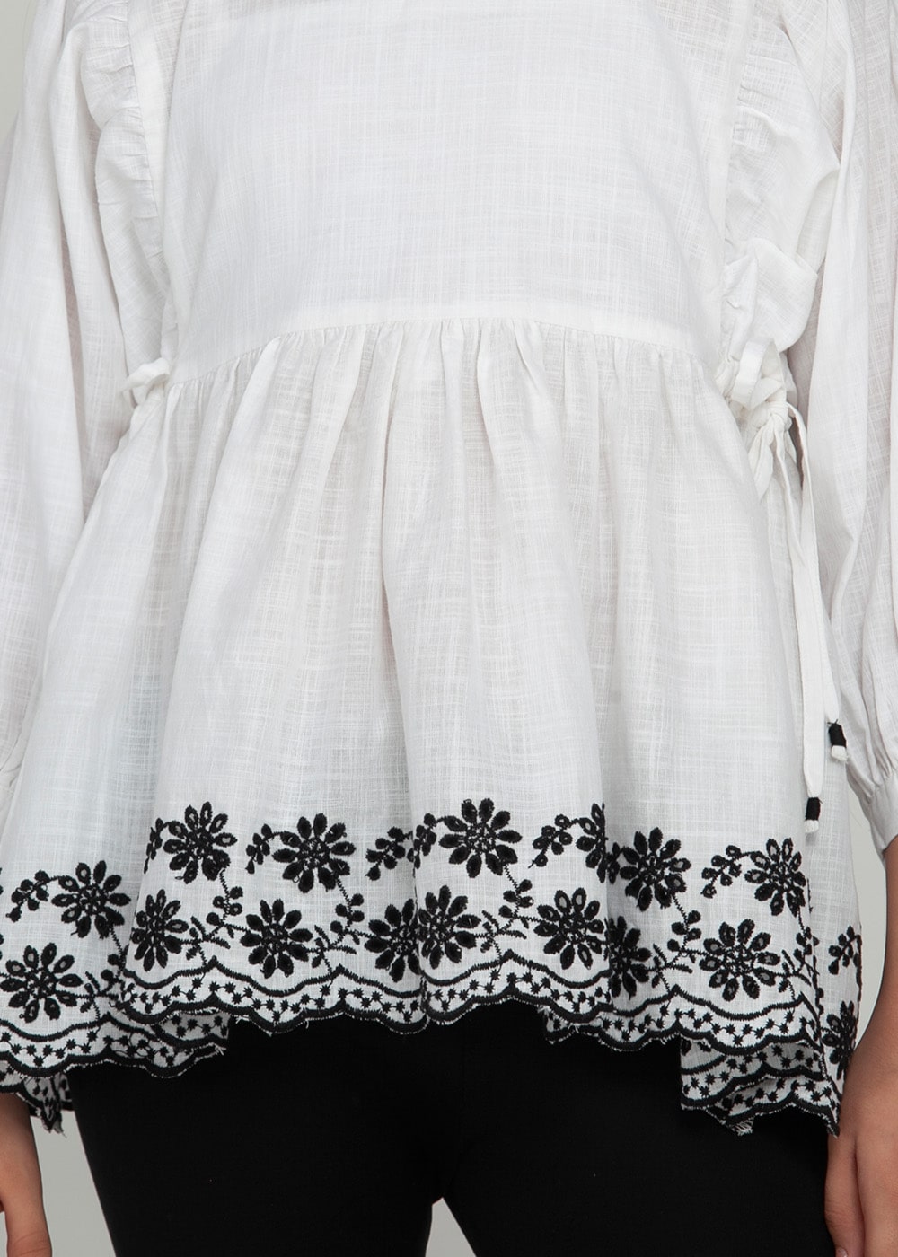 Blanc9 White-Black Top