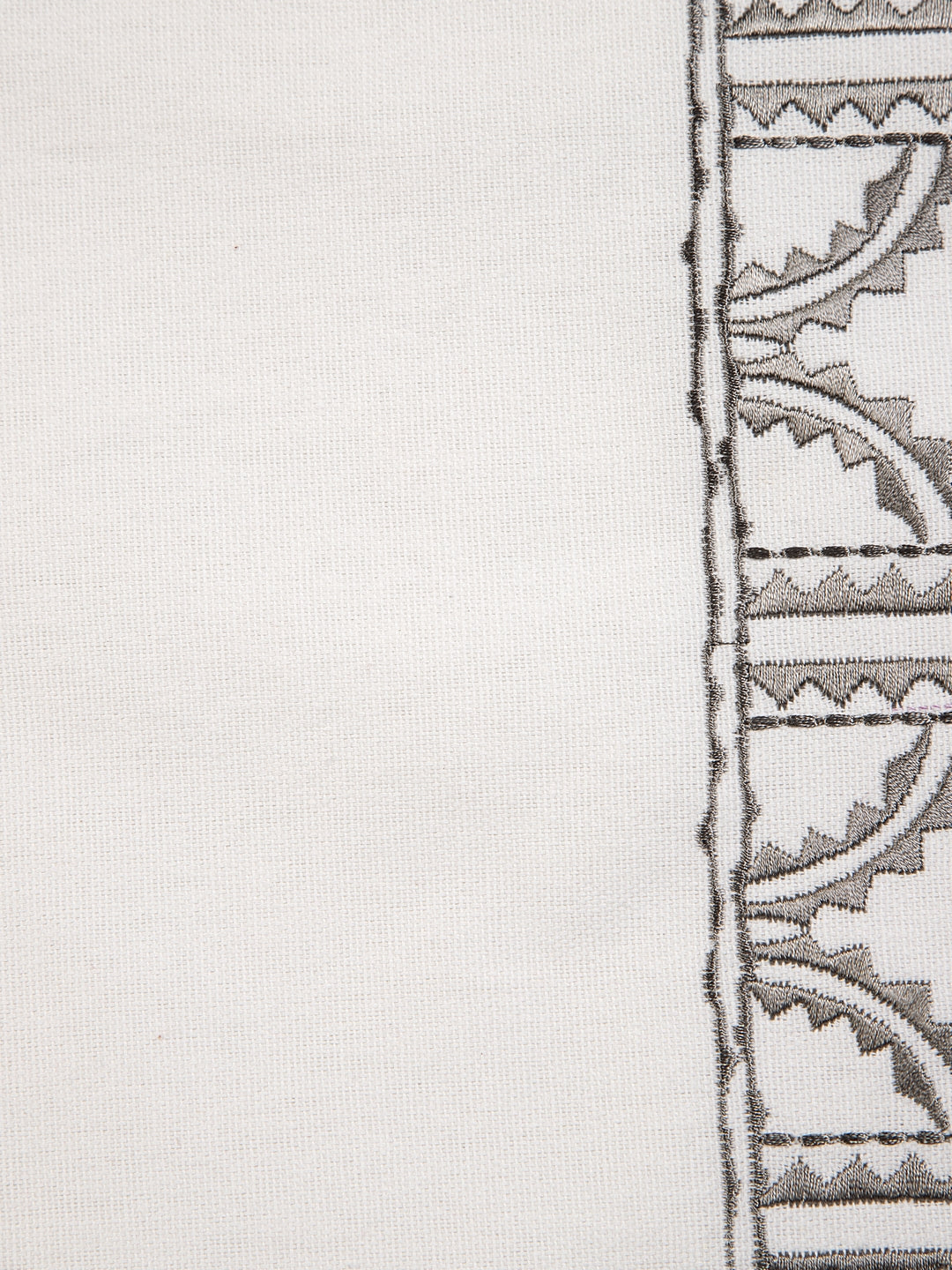Blanc9 Set of 8 Embroidered Victorian Placemats
