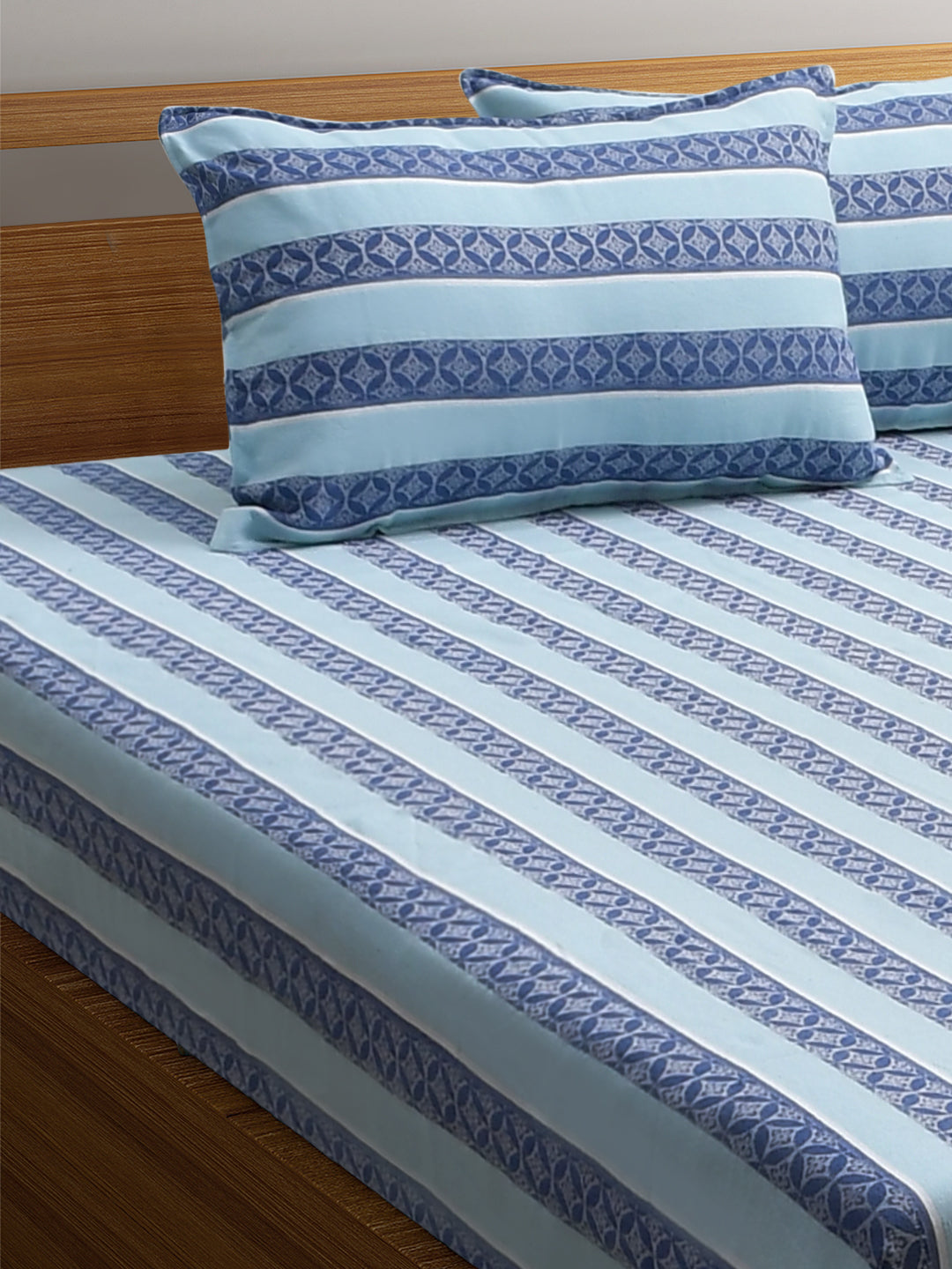 Blanc9 Sapphire River Jacquard Blue Cotton Double Bedsheet with Pillows