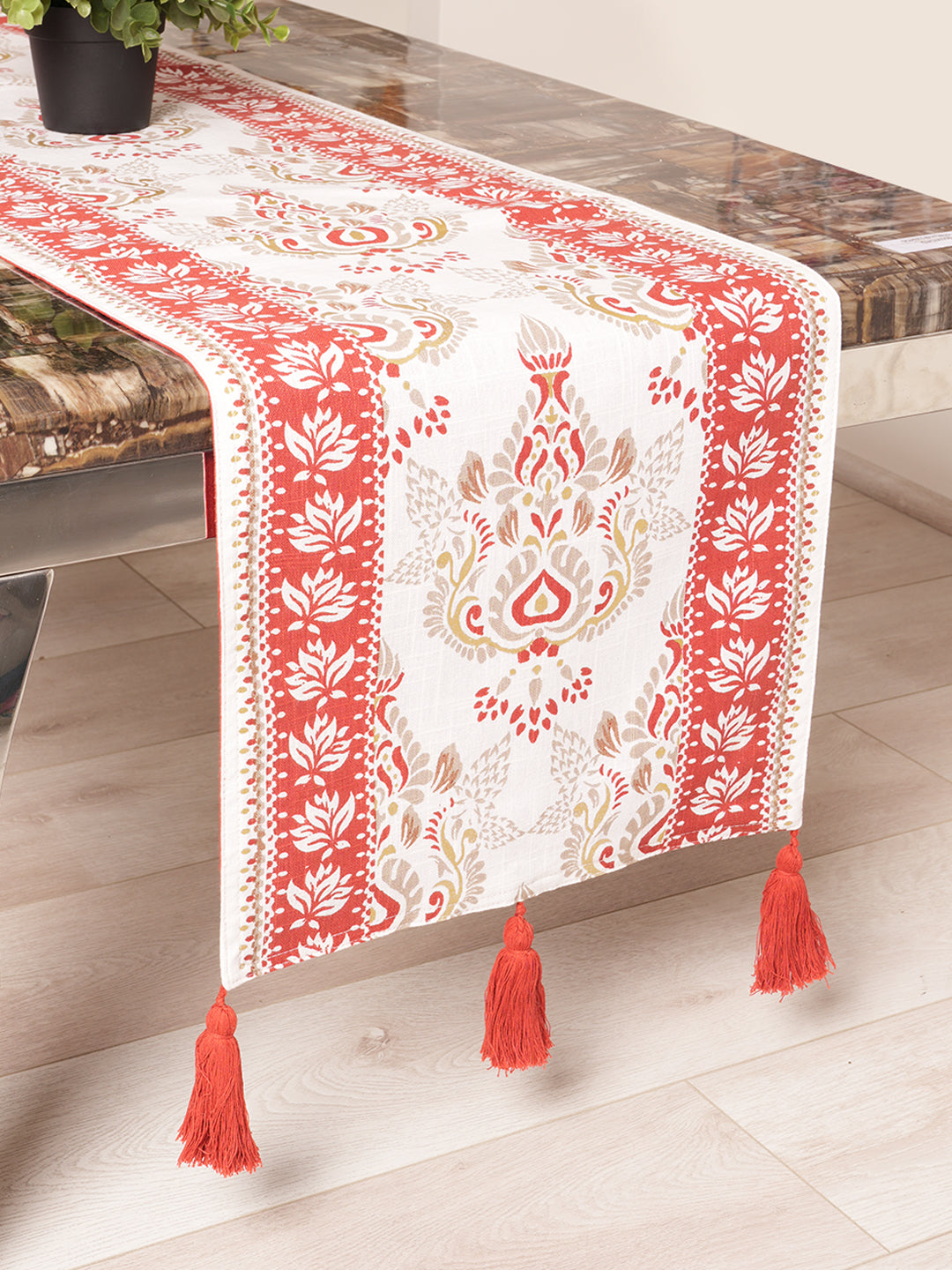 Gerua Cotton Table Runner with 6 Matching Placemats