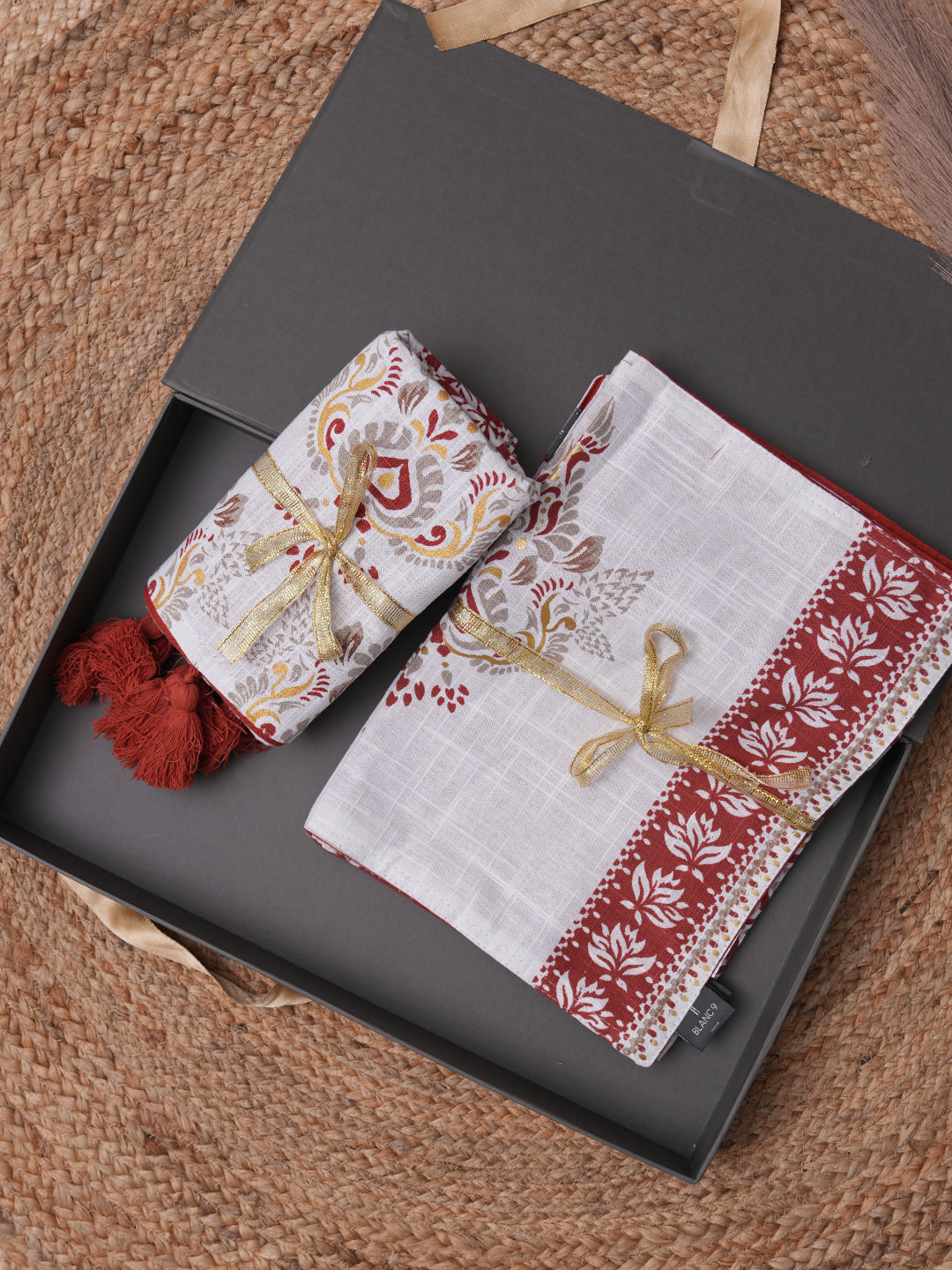 Gerua Cotton Table Runner with 6 Matching Placemats