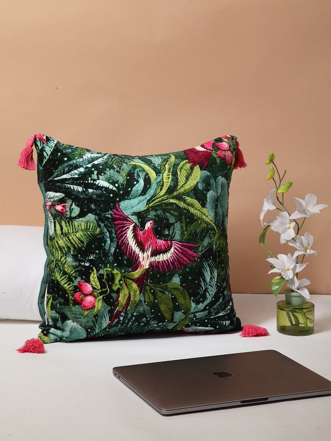 Au-Dela Velvet Cushion Cover