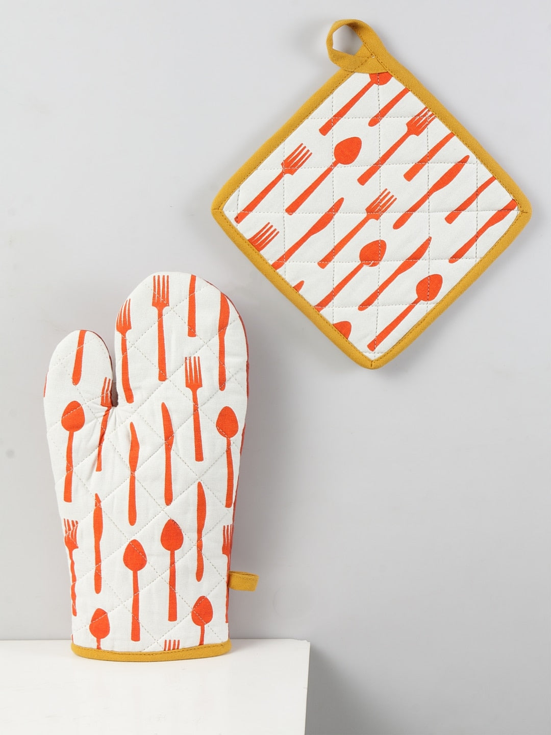 Bon-Appetit Barbeque- Set of Oven Mitt &amp; Potholder