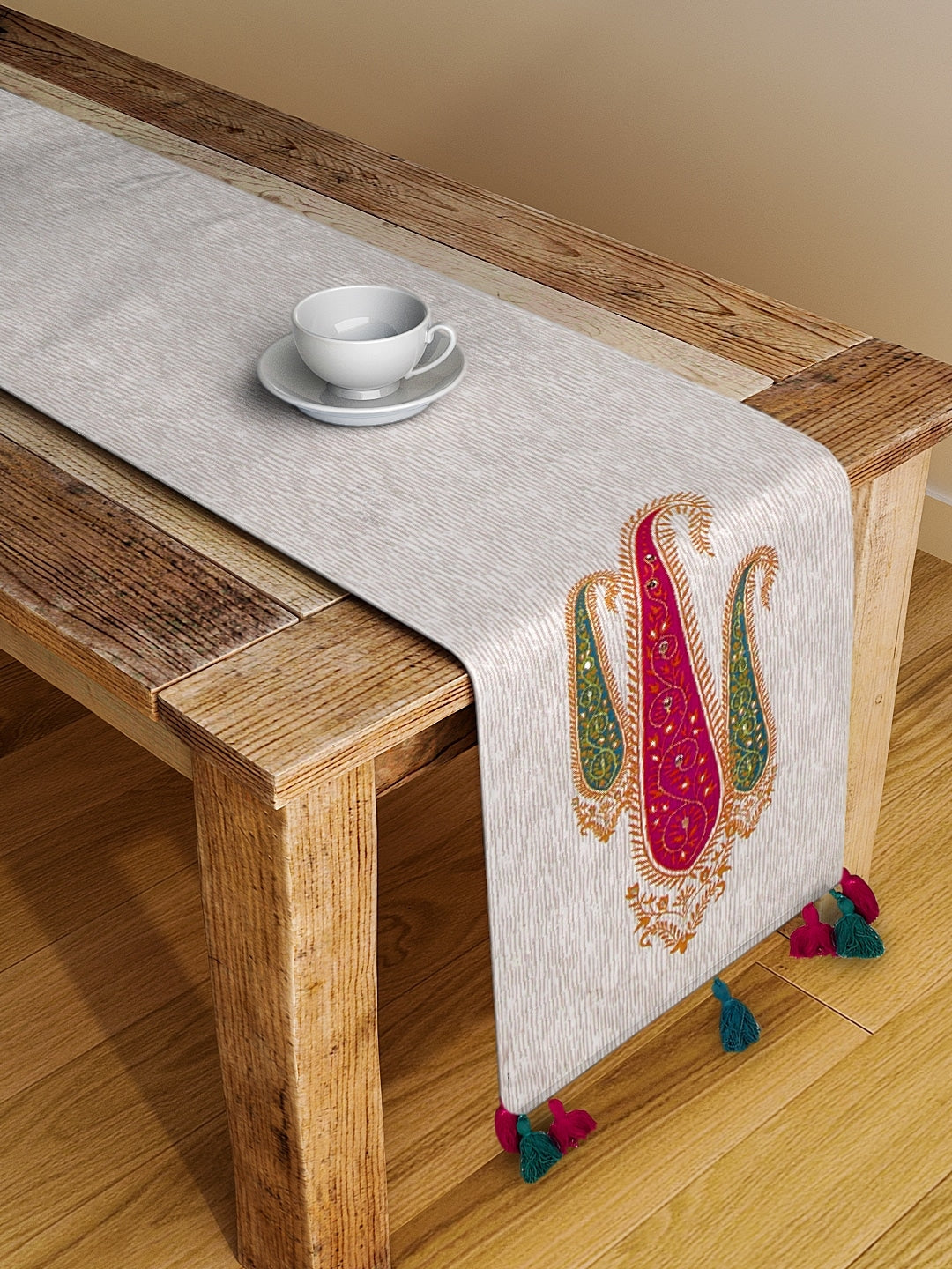 Blanc9 Traditional Paisley Hand Embroidered 4/6 Seater Cotton Table Runner
